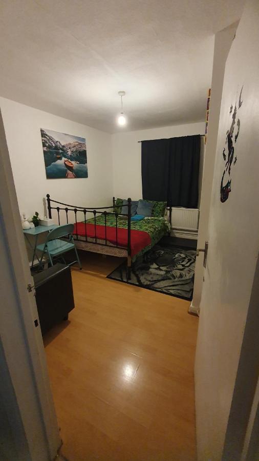 Merciful King Room, In Zone 2-3 Лондон Екстер'єр фото
