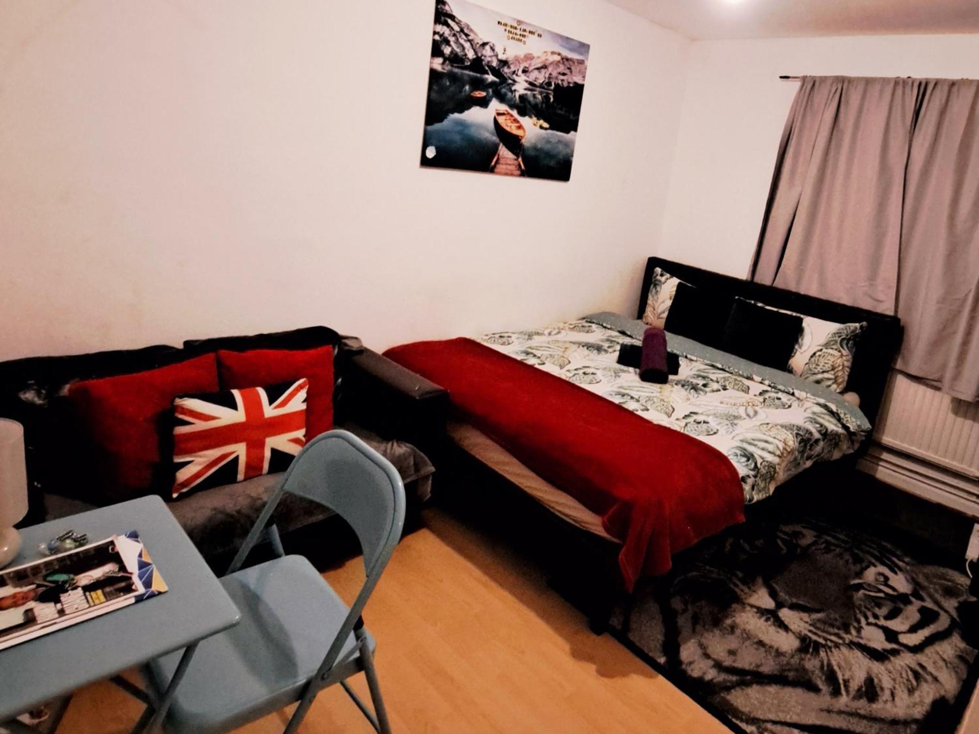 Merciful King Room, In Zone 2-3 Лондон Екстер'єр фото